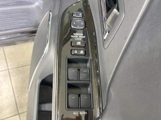 アルファード ２４０Ｓ　タイプゴールド　サンルーフ　１１型ディスプレイオーディオ　バックカメラ　両側電動ドア　寒冷地仕様　ハーフレザー　コーナーセンサー　ＥＴＣ　クルコン　ＨＩＤヘッド　オートライト　オートエアコン　純正１８インチＡＷ（45枚目）