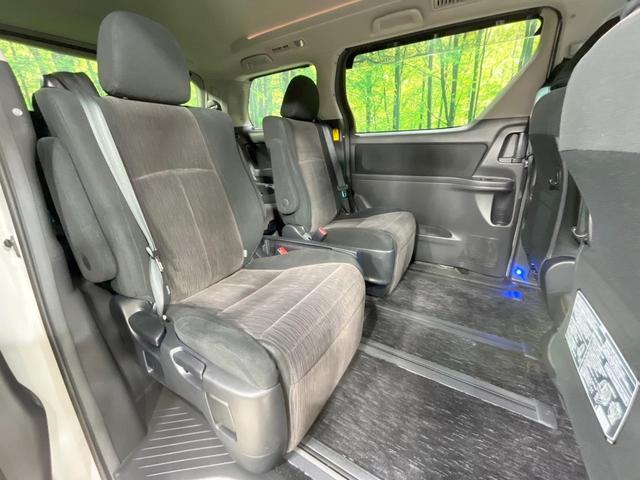 ヴェルファイア ２．４Ｚ　禁煙車　純正８インチナビ　電動スライドドア　後席モニター　バックカメラ　寒冷地仕様　コーナーセンサー　スマートキー　ＨＩＤヘッド　ビルトインＥＴＣ　純正１８インチアルミ　オートライト　デュアルエアコン（9枚目）