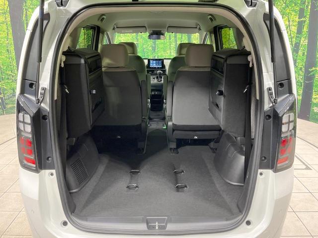 フリード エアー　４ＷＤ　登録済未使用車　衝突軽減装置　純正８型ディスプレイオーディオ　バックカメラ　両側電動スライド　レーダークルーズ　寒冷地仕様　ＬＥＤヘッド　前席シートヒーター　スマートキー　オートライト（11枚目）