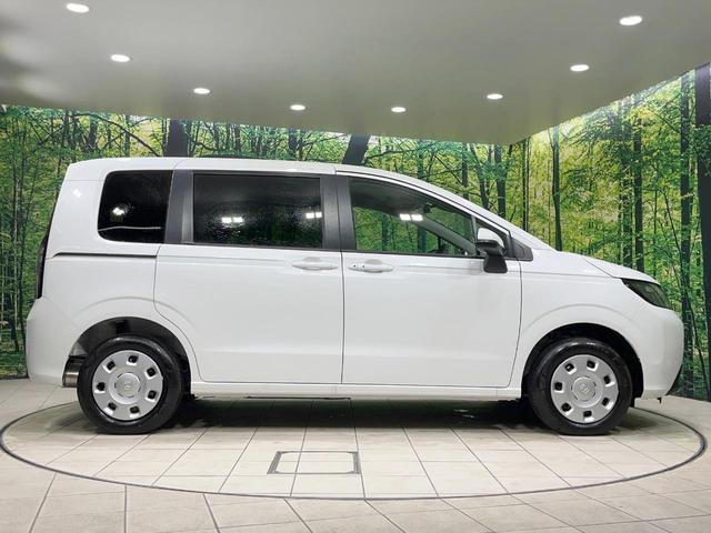 フリード エアー　４ＷＤ　登録済未使用車　衝突軽減装置　純正８型ディスプレイオーディオ　バックカメラ　両側電動スライド　レーダークルーズ　寒冷地仕様　ＬＥＤヘッド　前席シートヒーター　スマートキー　オートライト（48枚目）