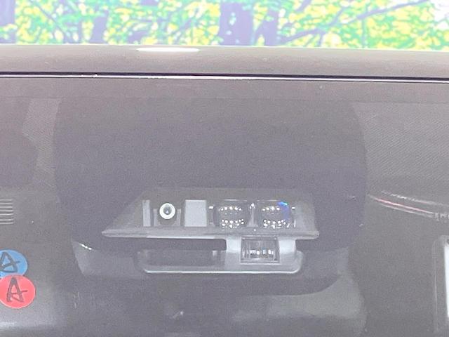 ノア ハイブリッドＳｉ　ダブルバイビーＩＩ　禁煙車　衝突軽減装置　後席モニター　ＢＩＧ－Ｘ９型ナビ　バックカメラ　両側電動スライド　ハーフレザーシート　前席シートヒーター　ＬＥＤヘッド　スマートキー　ドラレコ　ＥＴＣ　リアオートエアコン（6枚目）