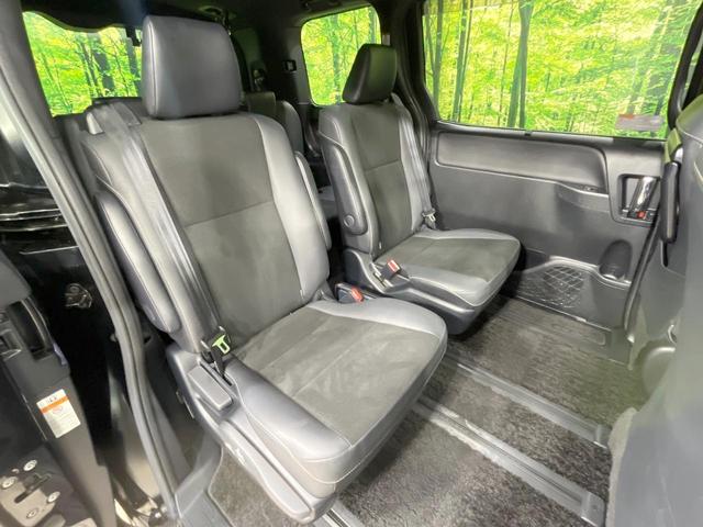 ノア ハイブリッドＳｉ　ダブルバイビーＩＩ　禁煙車　衝突軽減装置　後席モニター　ＢＩＧ－Ｘ９型ナビ　バックカメラ　両側電動スライド　ハーフレザーシート　前席シートヒーター　ＬＥＤヘッド　スマートキー　ドラレコ　ＥＴＣ　リアオートエアコン（9枚目）