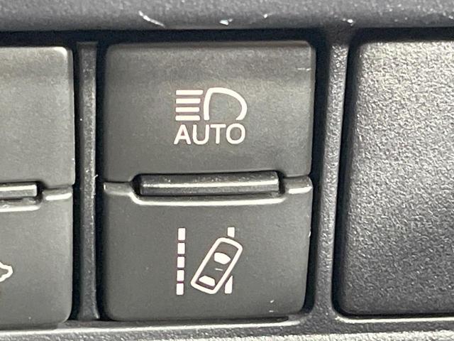 ノア ハイブリッドＳｉ　ダブルバイビーＩＩ　禁煙車　衝突軽減装置　後席モニター　ＢＩＧ－Ｘ９型ナビ　バックカメラ　両側電動スライド　ハーフレザーシート　前席シートヒーター　ＬＥＤヘッド　スマートキー　ドラレコ　ＥＴＣ　リアオートエアコン（38枚目）