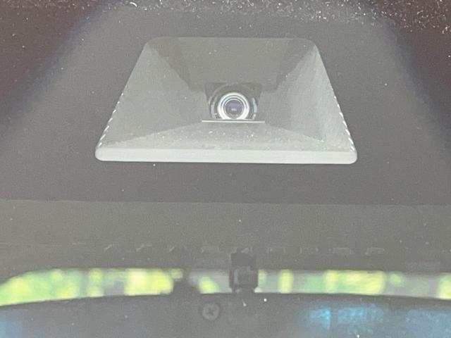 �y�z���_�Z���V���O�z���s���ɑO���̎ԗ�����F�����A�Փ˂������Ȏ��͌x��ƃu���[�L�ŏՓˉ���Ɣ�Q�y�����A�V�X�g�B�����S�Ƀh���C�u�����y���݂��������܂��B