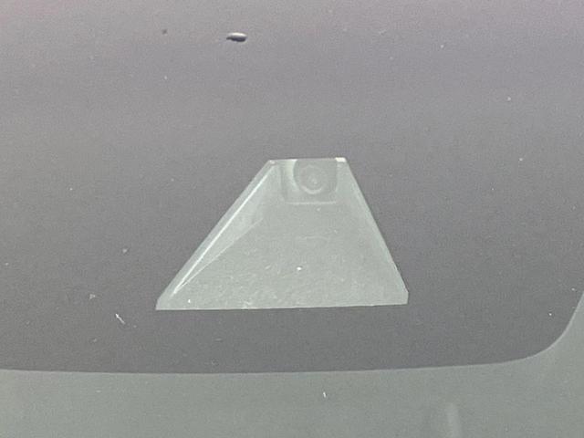 ハリアーハイブリッド Z レザーパッケージ 禁煙車 4WD 調光パノラマルーフ JBLサウンド付12.3型ナビ 衝突軽減装置 レーダークルーズ シートベンチレーション 全周囲カメラ ブラック革シート ブラインドスポットモニター LEDヘッド(6枚目)