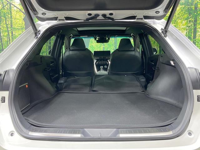 ハリアーハイブリッド Z レザーパッケージ 禁煙車 4WD 調光パノラマルーフ JBLサウンド付12.3型ナビ 衝突軽減装置 レーダークルーズ シートベンチレーション 全周囲カメラ ブラック革シート ブラインドスポットモニター LEDヘッド(10枚目)