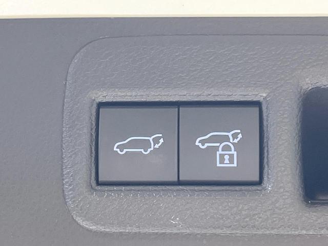 ハリアーハイブリッド Z レザーパッケージ 禁煙車 4WD 調光パノラマルーフ JBLサウンド付12.3型ナビ 衝突軽減装置 レーダークルーズ シートベンチレーション 全周囲カメラ ブラック革シート ブラインドスポットモニター LEDヘッド(44枚目)