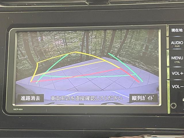プリウス Ｓ　禁煙車　４ＷＤ　純正ナビ　バックカメラ　スマートキー　ＥＴＣ　ＬＥＤヘッド　オートライト　オートエアコン　純正１５インチＡＷ　Ｂｌｕｅｔｏｏｔｈ　革巻きステアリング　ステアリングスイッチ（4枚目）