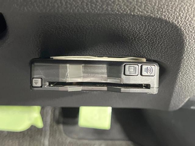 プリウス Ｓ　禁煙車　４ＷＤ　純正ナビ　バックカメラ　スマートキー　ＥＴＣ　ＬＥＤヘッド　オートライト　オートエアコン　純正１５インチＡＷ　Ｂｌｕｅｔｏｏｔｈ　革巻きステアリング　ステアリングスイッチ（6枚目）