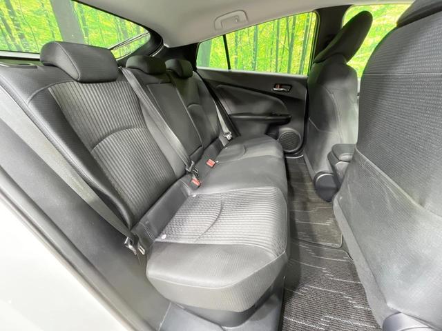 プリウス Ｓ　禁煙車　４ＷＤ　純正ナビ　バックカメラ　スマートキー　ＥＴＣ　ＬＥＤヘッド　オートライト　オートエアコン　純正１５インチＡＷ　Ｂｌｕｅｔｏｏｔｈ　革巻きステアリング　ステアリングスイッチ（9枚目）