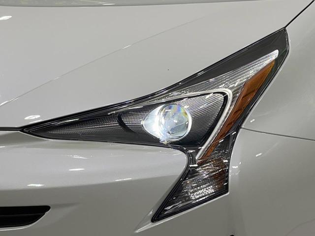 プリウス Ｓ　禁煙車　４ＷＤ　純正ナビ　バックカメラ　スマートキー　ＥＴＣ　ＬＥＤヘッド　オートライト　オートエアコン　純正１５インチＡＷ　Ｂｌｕｅｔｏｏｔｈ　革巻きステアリング　ステアリングスイッチ（12枚目）