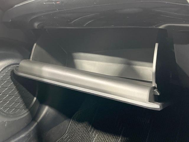 プリウス Ｓ　禁煙車　４ＷＤ　純正ナビ　バックカメラ　スマートキー　ＥＴＣ　ＬＥＤヘッド　オートライト　オートエアコン　純正１５インチＡＷ　Ｂｌｕｅｔｏｏｔｈ　革巻きステアリング　ステアリングスイッチ（38枚目）