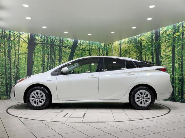 プリウス Ｓ　禁煙車　４ＷＤ　純正ナビ　バックカメラ　スマートキー　ＥＴＣ　ＬＥＤヘッド　オートライト　オートエアコン　純正１５インチＡＷ　Ｂｌｕｅｔｏｏｔｈ　革巻きステアリング　ステアリングスイッチ（49枚目）