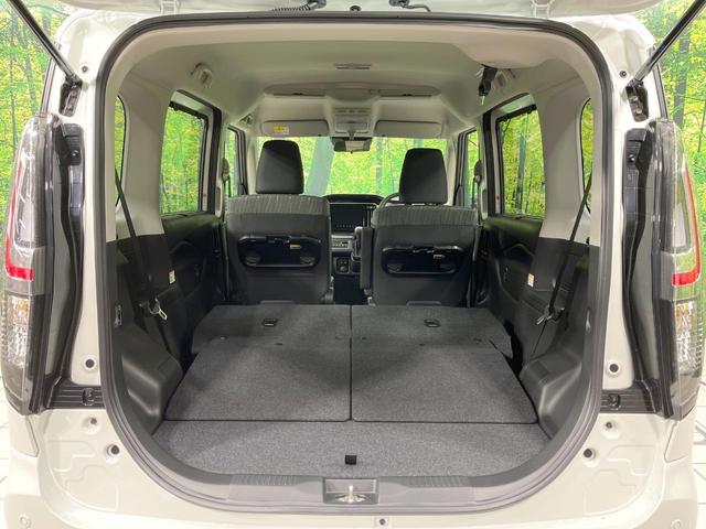 ソリオ ハイブリッドＭＺ　登録済未使用車　衝突軽減装置　純正９型ナビ　全周囲カメラ　レーダークルーズ　両側電動スライド　コーナーセンサー　ＬＥＤヘッド　ブラインドスポットモニター　ＣＤ　ＤＶＤ　シートヒーター（10枚目）