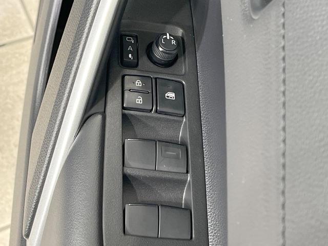 カローラクロス ハイブリッド　Ｚ　禁煙車　衝突軽減装置　純正１０．５型ディスプレイオーディオ　バックカメラ　レーダークルーズ　パワーバックドア　前席シートヒーター　ＬＥＤヘッド　スマートキー　オートハイビーム　パワーシート　ＥＴＣ（46枚目）