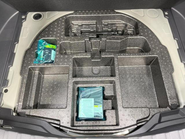 カローラクロス ハイブリッド　Ｚ　禁煙車　衝突軽減装置　純正１０．５型ディスプレイオーディオ　バックカメラ　レーダークルーズ　パワーバックドア　前席シートヒーター　ＬＥＤヘッド　スマートキー　オートハイビーム　パワーシート　ＥＴＣ（49枚目）