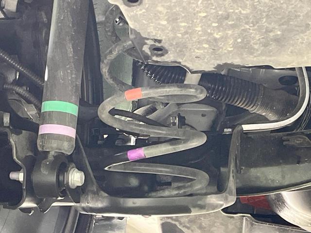 ヤリスクロス ハイブリッドＺ　禁煙車　衝突軽減装置　純正ディスプレイオーディオ　全周囲カメラ　レーダークルーズ　前席シートヒーター　パワーシート　ＬＥＤヘッド　ブラインドスポットモニター　スマートキー　ＥＴＣ　ドラレコ（20枚目）