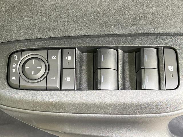 ヤリスクロス ハイブリッドＺ　禁煙車　衝突軽減装置　純正ディスプレイオーディオ　全周囲カメラ　レーダークルーズ　前席シートヒーター　パワーシート　ＬＥＤヘッド　ブラインドスポットモニター　スマートキー　ＥＴＣ　ドラレコ（51枚目）