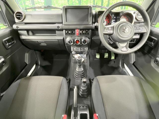ジムニー ＸＣ　届出済未使用車　４ＷＤ　ＭＴ車　ターボ　衝突被害軽減システム　レーダークルーズ　コーナーセンサー　スマートキー　ＬＥＤヘッド　純正１６インチアルミ　オートハイビーム　オートライト　オートエアコン（2枚目）