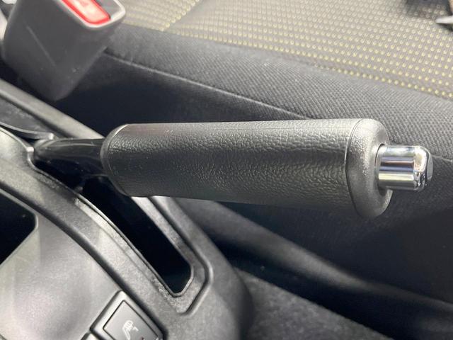 ジムニー ＸＣ　届出済未使用車　４ＷＤ　ＭＴ車　ターボ　衝突被害軽減システム　レーダークルーズ　コーナーセンサー　スマートキー　ＬＥＤヘッド　純正１６インチアルミ　オートハイビーム　オートライト　オートエアコン（35枚目）