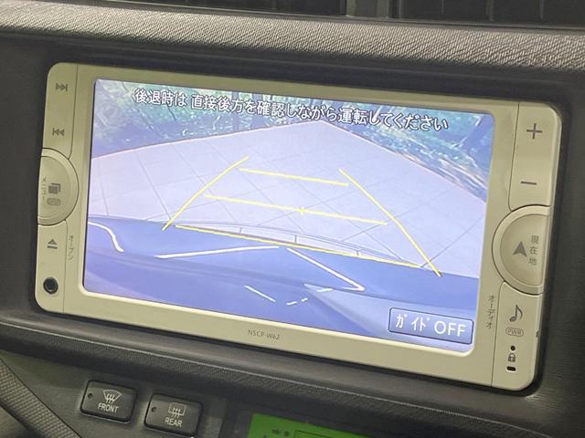 アクア Ｇ　禁煙車　純正ナビ　バックカメラ　ＥＴＣ　オートエアコン　オートライト　スマートキー　前席シートヒーター　Ｂｌｕｅｔｏｏｔｈ再生　ＣＤ再生　衝突安全ボディ　盗難防止装置　プライバシーガラス（4枚目）