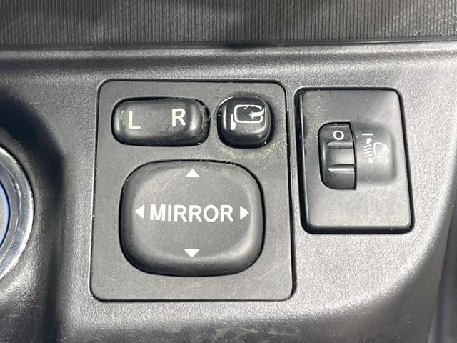 アクア Ｇ　禁煙車　純正ナビ　バックカメラ　ＥＴＣ　オートエアコン　オートライト　スマートキー　前席シートヒーター　Ｂｌｕｅｔｏｏｔｈ再生　ＣＤ再生　衝突安全ボディ　盗難防止装置　プライバシーガラス（29枚目）