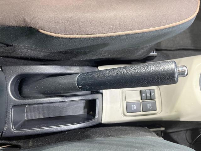 アクア Ｇ　禁煙車　純正ナビ　バックカメラ　ＥＴＣ　オートエアコン　オートライト　スマートキー　前席シートヒーター　Ｂｌｕｅｔｏｏｔｈ再生　ＣＤ再生　衝突安全ボディ　盗難防止装置　プライバシーガラス（33枚目）