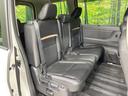 後部座席も気になるようなキズ・汚れやへたり等、大きなダメージはなく、良好な状態です。