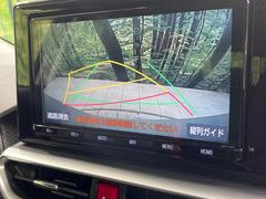 【バックカメラ】駐車時に後方がリアルタイム映像で確認できます。大型商業施設や立体駐車場での駐車時や、夜間のバック時に大活躍！運転スキルに関わらず、今や必須となった装備のひとつです！ 4