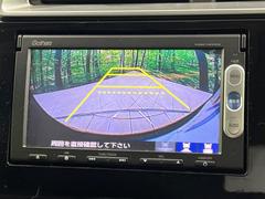 【バックカメラ】駐車時に後方がリアルタイム映像で確認できます。大型商業施設や立体駐車場での駐車時や、夜間のバック時に大活躍！運転スキルに関わらず、今や必須となった装備のひとつです！ 4