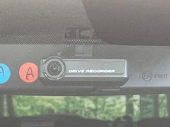 【ドライブレコーダー】安心・安全なカーライフに必須のドライブレコーダーを装備！走行中はもちろん、あおり運転や事故に遭遇した際の状況も映像で記録し、万一のリスクに備えます。 7