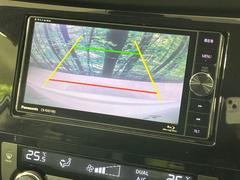 【バックカメラ】駐車時に後方がリアルタイム映像で確認できます。大型商業施設や立体駐車場での駐車時や、夜間のバック時に大活躍！運転スキルに関わらず、今や必須となった装備のひとつです！ 5