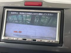 【バックカメラ】駐車時に後方がリアルタイム映像で確認できます。大型商業施設や立体駐車場での駐車時や、夜間のバック時に大活躍！運転スキルに関わらず、今や必須となった装備のひとつです！ 4