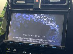 【純正９型ナビ】インテリアに溶け込むスタイリッシュな「専用設計」メーカーナビを装備♪視認性や操作性など基本性能にも優れ、より上質なカーライフをお楽しみいただけます。 3