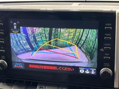 【バックカメラ】駐車時に後方がリアルタイム映像で確認できます。大型商業施設や立体駐車場での駐車時や、夜間のバック時に大活躍！運転スキルに関わらず、今や必須となった装備のひとつです！ 4