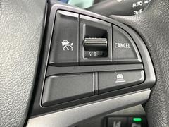【アダプティブクルーズコントロール】高速道路での長距離走行が楽に！！自動で速度を保つクルーズコントロールが、衝突軽減システムと連携し、前方の車両を感知して車間を保つように速度調節してくれます！！ 4