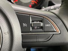 【クルーズコントロール】高速道路もラクラク走行。アクセルを離しても一定速度で走行ができ、長距離運転時の負担を軽減！加速・減速も簡単なスイッチ操作で調整できます。 5