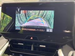 【バックカメラ】駐車時に後方がリアルタイム映像で確認できます。大型商業施設や立体駐車場での駐車時や、夜間のバック時に大活躍！運転スキルに関わらず、今や必須となった装備のひとつです！ 4