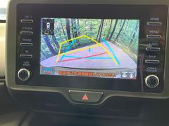 【バックカメラ】駐車時に後方がリアルタイム映像で確認できます。大型商業施設や立体駐車場での駐車時や、夜間のバック時に大活躍！運転スキルに関わらず、今や必須となった装備のひとつです！ 5