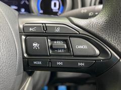【レーダークルーズコントロール】高速道路での長距離走行が楽に！！自動で速度を保つクルーズコントロールが、衝突軽減システムと連携し、前方の車両を感知して車間を保つように速度調節してくれます！！ 6