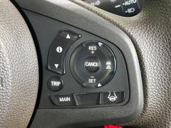 【アダプティブクルーズコントロール】高速道路での長距離走行が楽に！！自動で速度を保つクルーズコントロールが、衝突軽減システムと連携し、前方の車両を感知して車間を保つように速度調節してくれます！！ 5