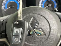 【キーレス】少し離れた場所からでもボタン一つでドアの開錠・施錠ができるのでとっても便利！ドアの鍵穴周りに傷をつけることもありません♪ 6