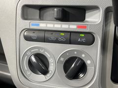 寒い冬も暑い夏も全席に快適な空調を届けてくれる、ダイヤル式エアコンを装備♪ 4