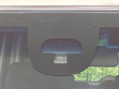 【シティブレーキアクティブシステム】低速走行中に前方の車両等を認識し、衝突しそうな時は警報とブレーキで衝突回避と被害軽減をアシスト。より安全にドライブをお楽しみいただけます。 5