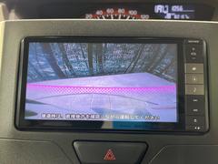 【バックカメラ】駐車時に後方がリアルタイム映像で確認できます。大型商業施設や立体駐車場での駐車時や、夜間のバック時に大活躍！運転スキルに関わらず、今や必須となった装備のひとつです！ 4