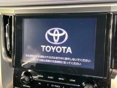 【純正９型ナビ】人気の純正ナビを装備。オーディオ機能も充実しており、Ｂｌｕｅｔｏｏｔｈ接続すればお持ちのスマホやＭＰ３プレイヤーの音楽を再生可能！毎日の運転がさらに楽しくなります！！ 3