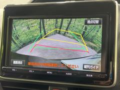 【バックカメラ】駐車時に後方がリアルタイム映像で確認できます。大型商業施設や立体駐車場での駐車時や、夜間のバック時に大活躍！運転スキルに関わらず、今や必須となった装備のひとつです！ 5