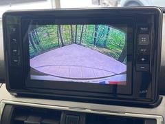 【バックカメラ】駐車時に後方がリアルタイム映像で確認できます。大型商業施設や立体駐車場での駐車時や、夜間のバック時に大活躍！運転スキルに関わらず、今や必須となった装備のひとつです！ 4