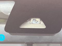 【スマートアシスト】走行中に前方の車両等を認識し、衝突しそうな時は警報とブレーキで衝突回避と被害軽減をアシスト。より安全にドライブをお楽しみいただけます。 5