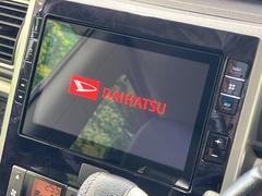 【純正８型ナビ】人気の純正ナビを装備しております。ナビの使いやすさはもちろん、オーディオ機能も充実！キャンプや旅行はもちろん、通勤や買い物など普段のドライブも楽しくなるはず♪ 3